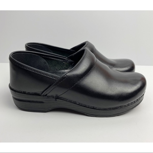 Dansko Shoes - Dansko Professional Black Cabrio Clogs